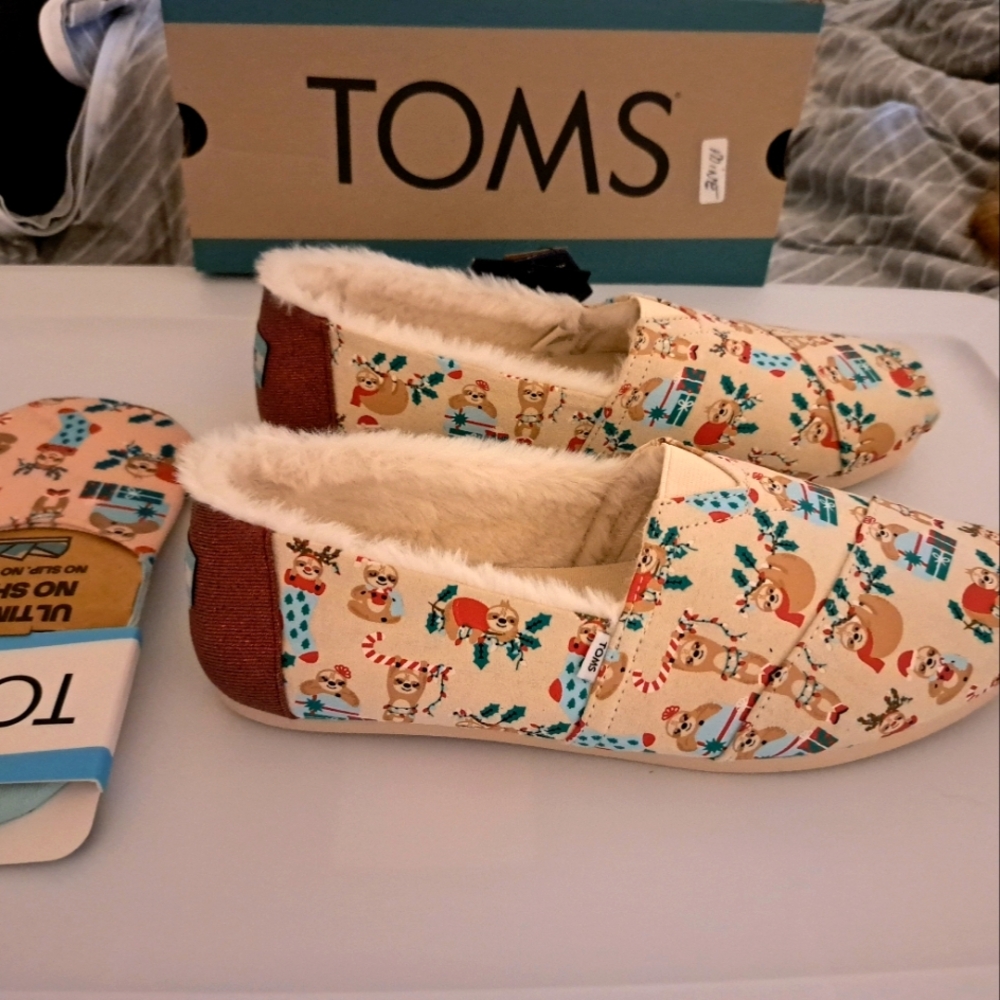 TOMS WOMENS SIZE 9.5